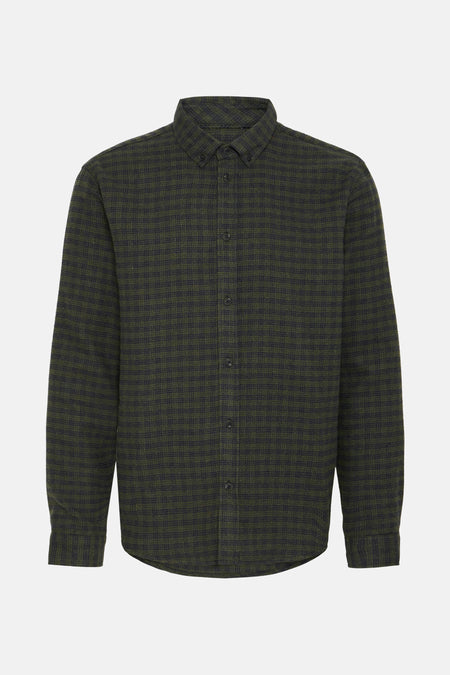 Groen en zwart geruit flanellen overhemd.
