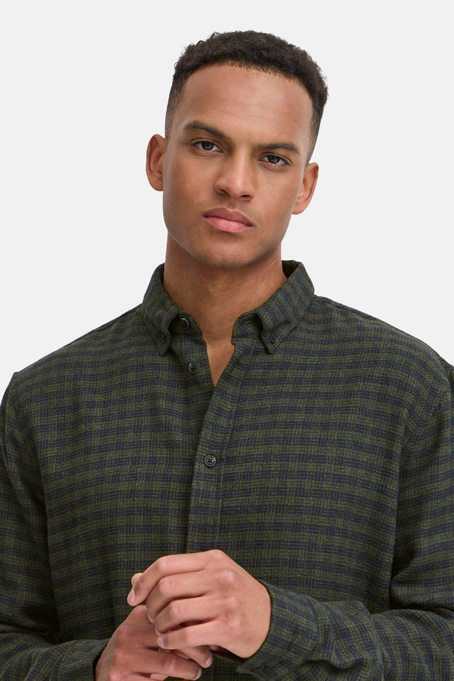 Bruin herenoverhemd met lange mouwen van BLEND, voorzien van een subtiel ruitpatroon en knoopsluiting.