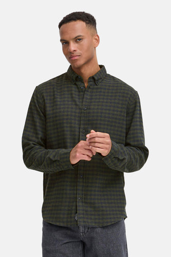 Bruin overhemd met lange mouwen van Blend, met een geruit patroon en knoopsluiting.