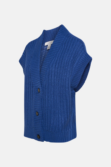 Veste bleue tricotée de B.YOUNG, avec des manches courtes et une fermeture à boutons.