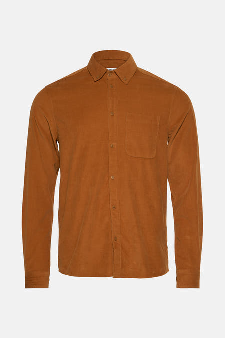 Chemise en corduroy orange à longues manches de SOLID, avec fermeture à boutons et poche poitrine.