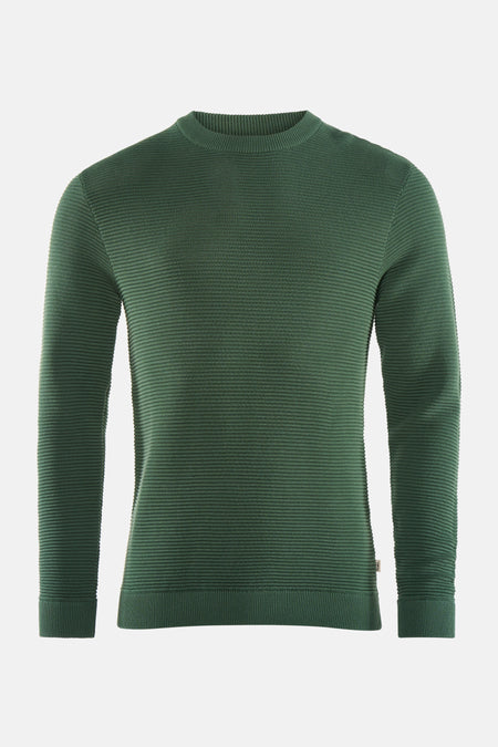 Groene trui met lange mouwen.