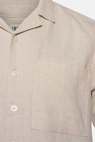 Chemise beige à manches courtes de SOLID, avec poche poitrine et fermeture à boutons.