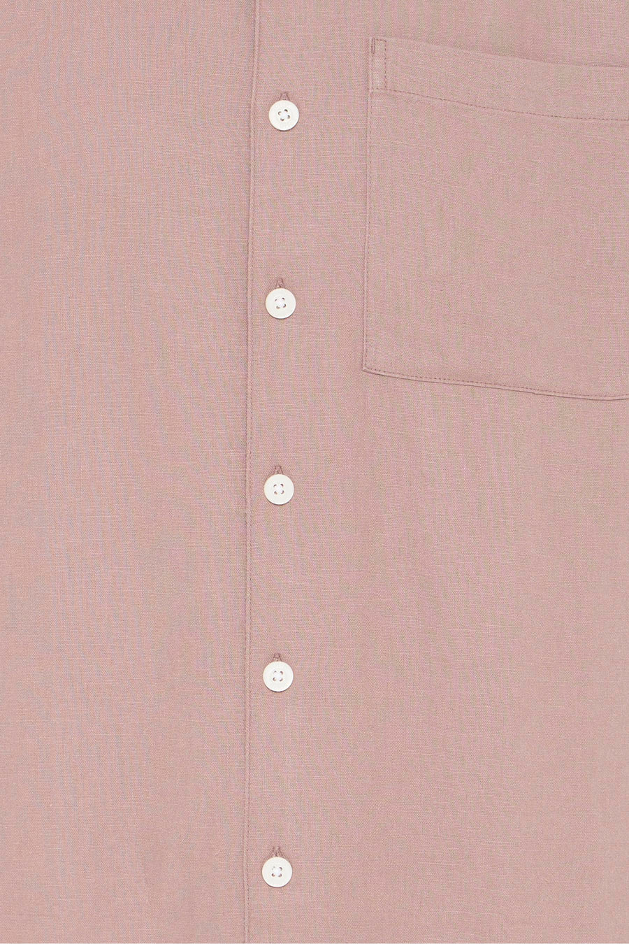 Chemise rose de SOLID avec boutons blancs et poche poitrine, en tissu aspect lin.