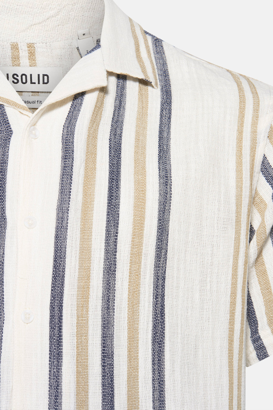 Chemise rayée bleue de SOLID avec manches courtes et col ouvert.