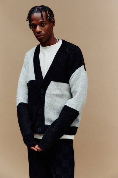 Gilet noir de SOLID, avec un motif bloc de couleur et une fermeture à boutons.