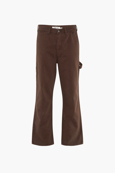 Pantalon brun de SOLID, gros plan sur la ceinture et une partie de la poche de pantalon.