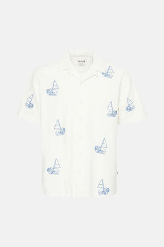 Chemise blanche à manches courtes de SOLID, avec un motif de boot bleu.