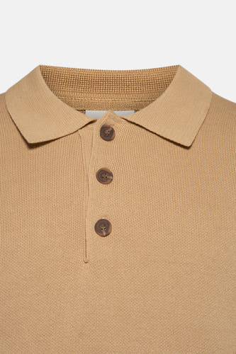 Gilet beige de SOLID, avec col et fermeture à boutons en bordeaux.