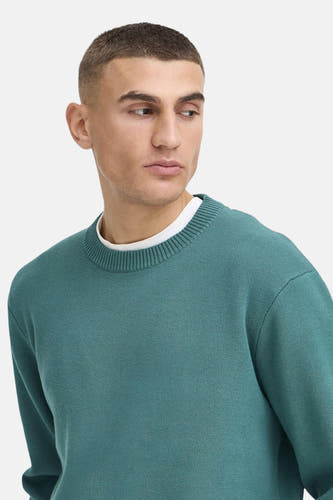Groene trui met ronde hals van SOLID, met een fijne textuur en een subtiele kraag.
