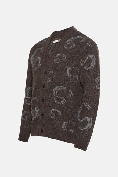 Gilet brun de SOLID, avec un motif de la lettre S sur l'ensemble du vêtement.