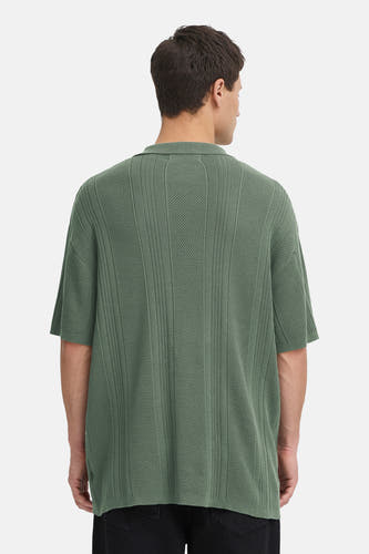 T-shirt vert de SOLID, avec un motif côtelé et des manches courtes, le dos est visible.
