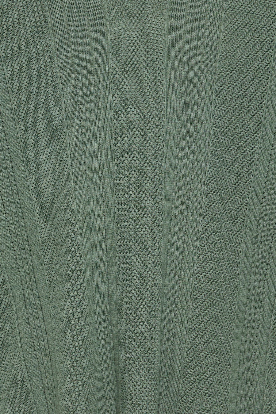 T-shirt vert de SOLID, avec une texture rayée et ajérée.