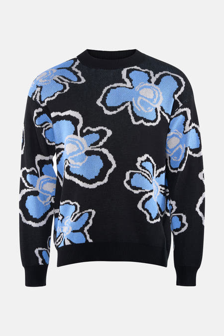 Gilet noir à col rond de SOLID, avec imprimé de fleurs bleues et des accents blancs.