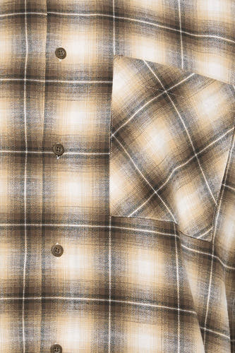 Chemise multicolore à manches longues de SOLID, avec fermeture boutonnée et poche poitrine à motif carreaux.