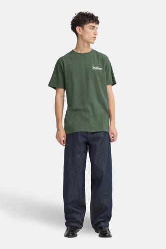 Groen T-shirt met korte mouwen van SOLID, met witte logo op de borst en een casual uitstraling.

