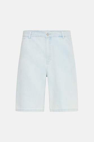 Lichtblauwe denim shorts van SOLID, front view, klassieke pasvorm met rechte pijpen en zichtbare knoopsluiting