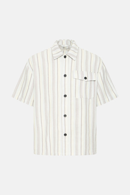 Chemise rayée à manches courtes multicolore de SOLID, confectionnée en tissu texturé avec boutons foncés et poche poitrine.