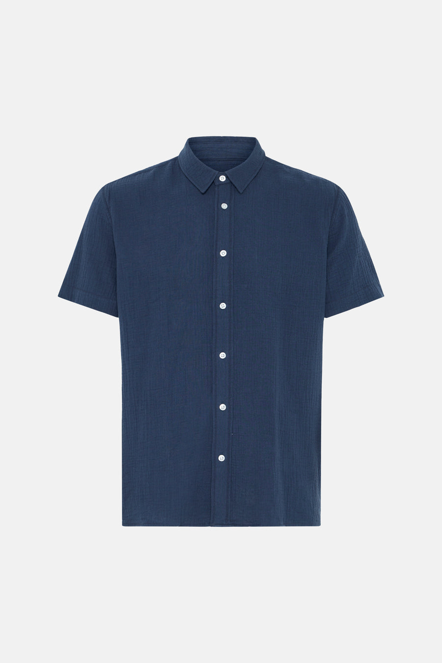Chemise bleue à manches courtes de SOLID, avec tissu texturé et boutons blancs.