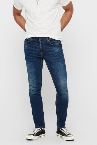 Jean droit bleu marine d'ONLY & SONS, avec des lavages subtils et un style décontracté.