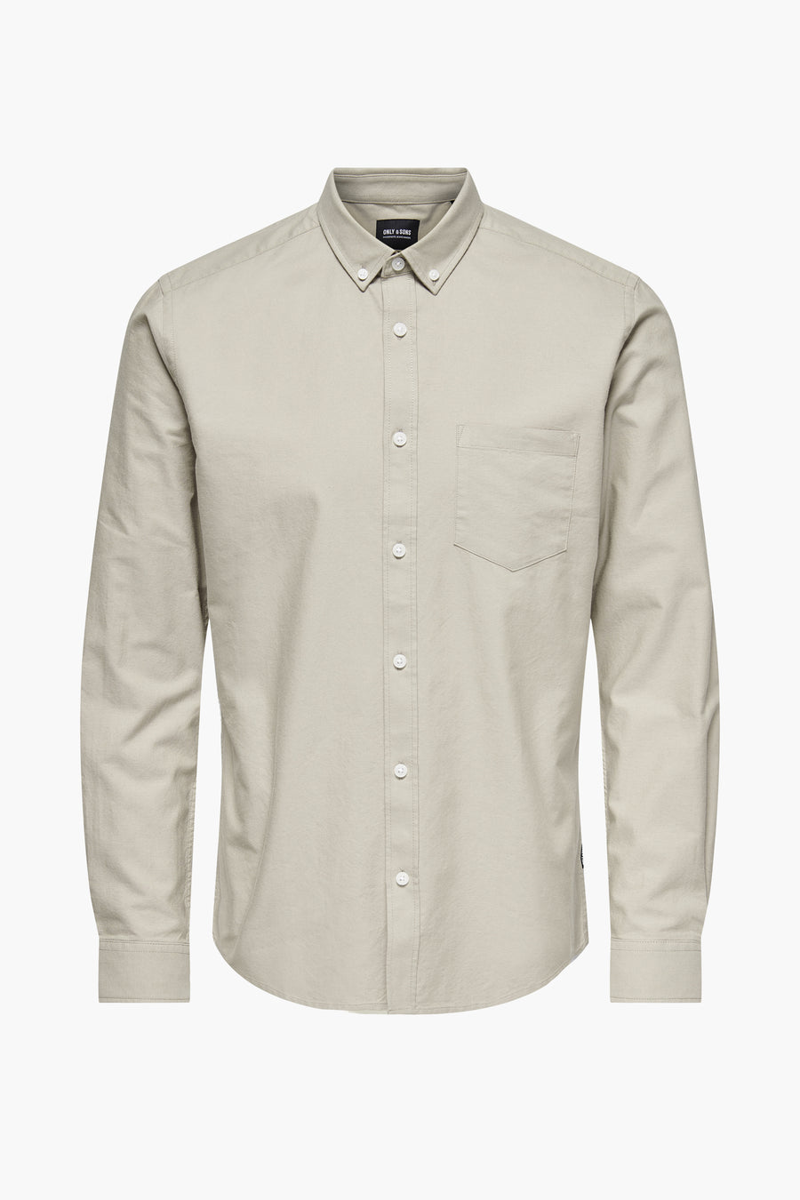 Beige overhemd met lange mouwen en borstzak.