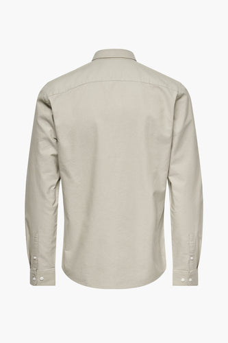 Crèmekleurig herenoverhemd, achterkant.