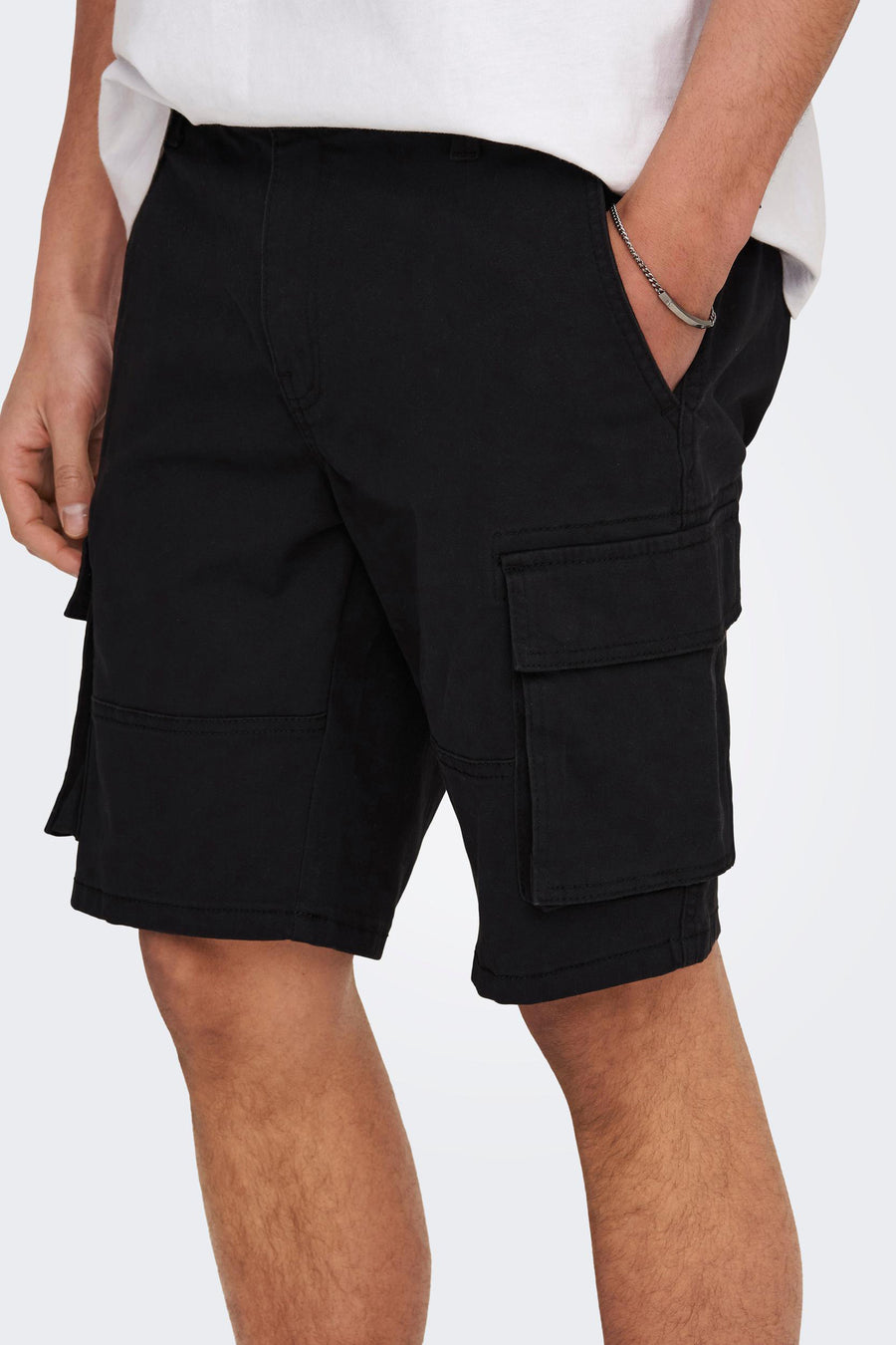 Short de cargo noir pour hommes.