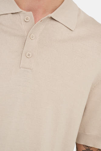 Gilet beige ONLY & SONS® avec fermeture à boutons, col montant et manches courtes.