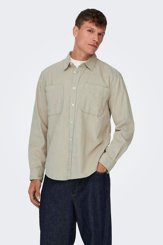 Chemise gris homme ONLY & SONS®, montrée de dos, associée à des jeans foncés.