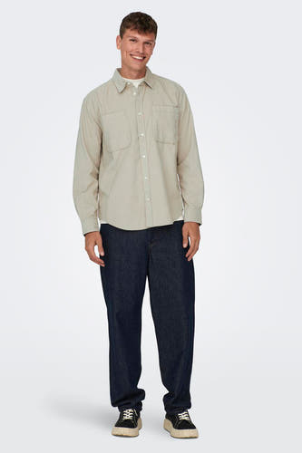 Chemise grise d'ONLY & SONS, à longues manches, col boutonné et deux poches po.