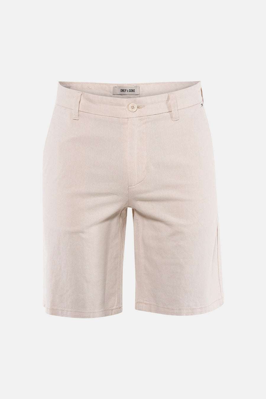 Short écru ONLY & SONS avec fermeture à boutons, passants de ceinture et une fine texture sergée, vue de face.