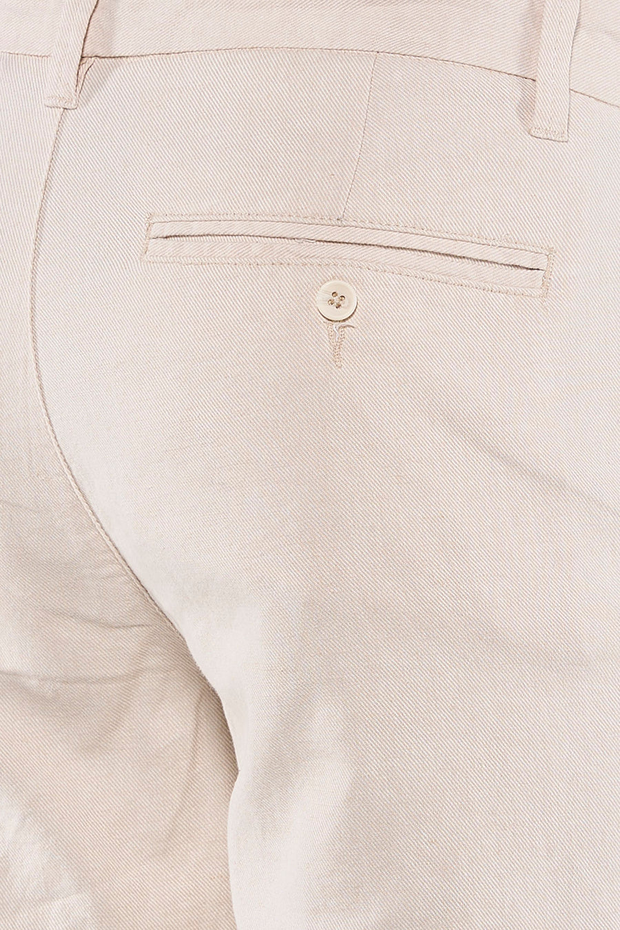 Short écru ONLY & SONS® avec tissage sergé diagonal et une poche arrière à bouton.