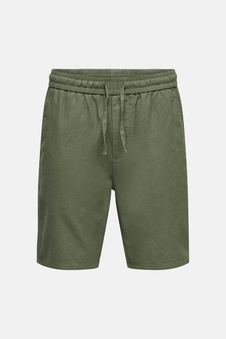 Short vert de ONLY & SONS®, avec taille élastique et une poche arrière.