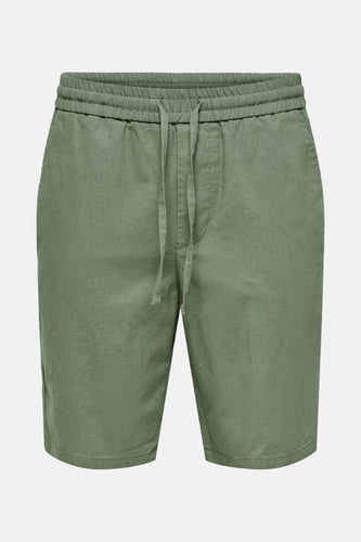 Groene katoenen short met trekkoord.