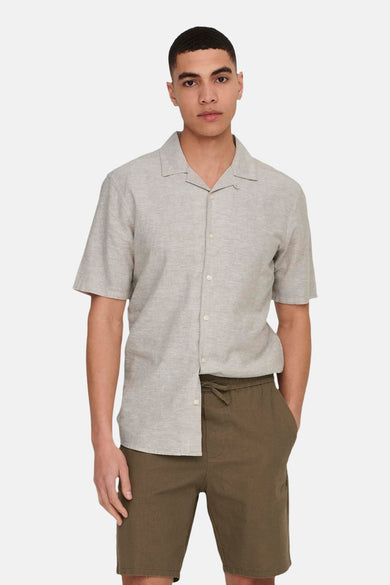 Chemise beige à manches courtes de ONLY & SONS®, vue arrière avec col et texture de tissu lisse.