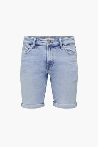 Short de jeans denim bleu clair d'ONLY & SONS® avec des jambes retournées et un style classique à cinq poches.