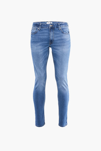Jean slim bleu clair d'ONLY & SONS, avec une usure subtile et une texture denim classique.