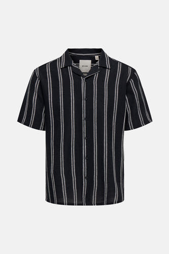 Chemise bleue à manches courtes de ONLY & SONS®, avec des rayures verticales et une fermeture à boutons.