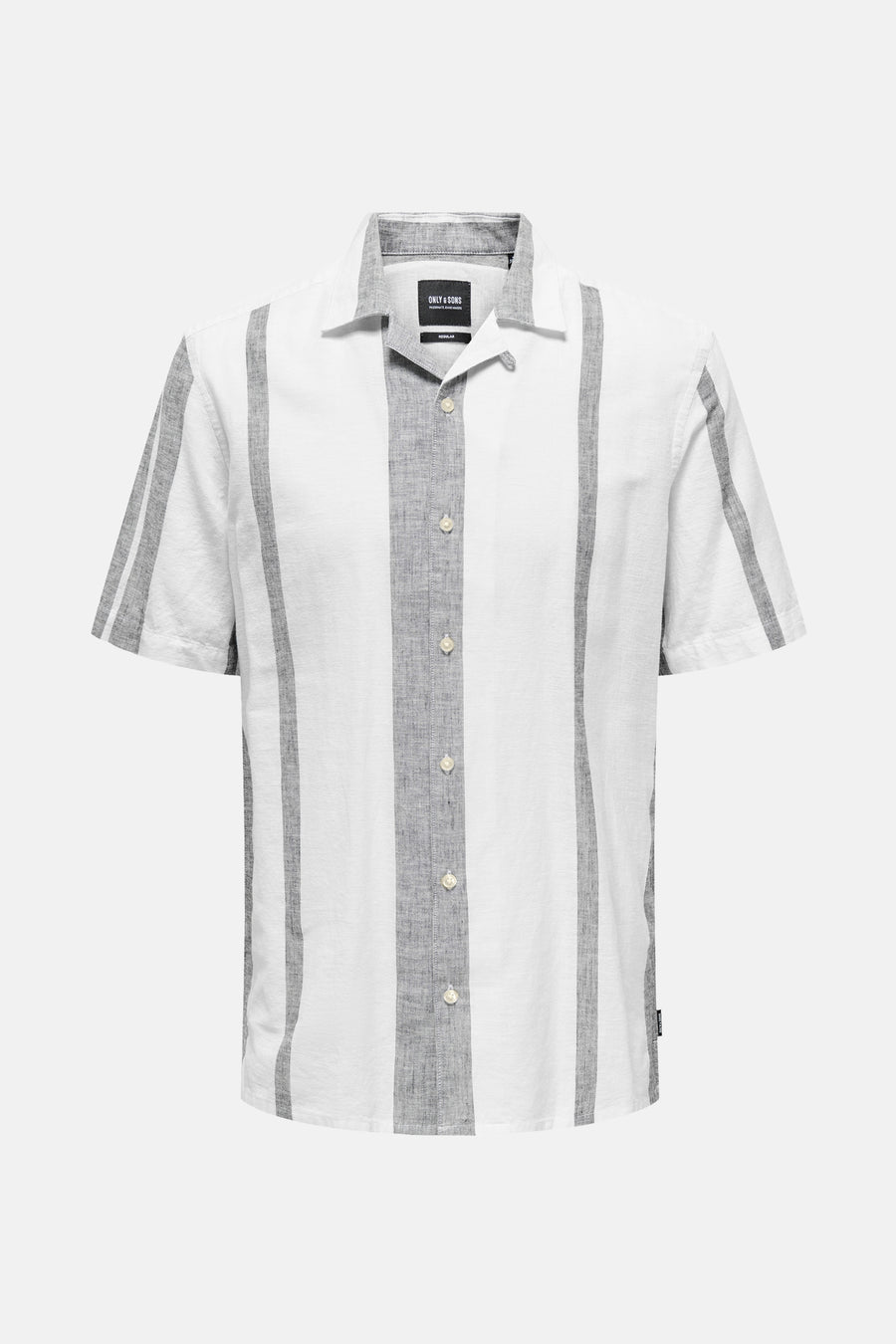 Chemise écru à manches courtes de ONLY & SONS, avec des rayures grises sur toute la chemise.