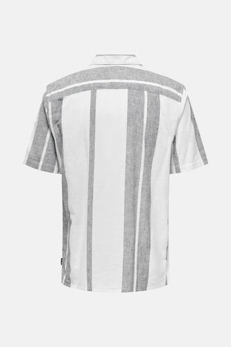 Chemise écru à manches courtes ONLY & SONS® avec rayures verticales et col dans le dos.