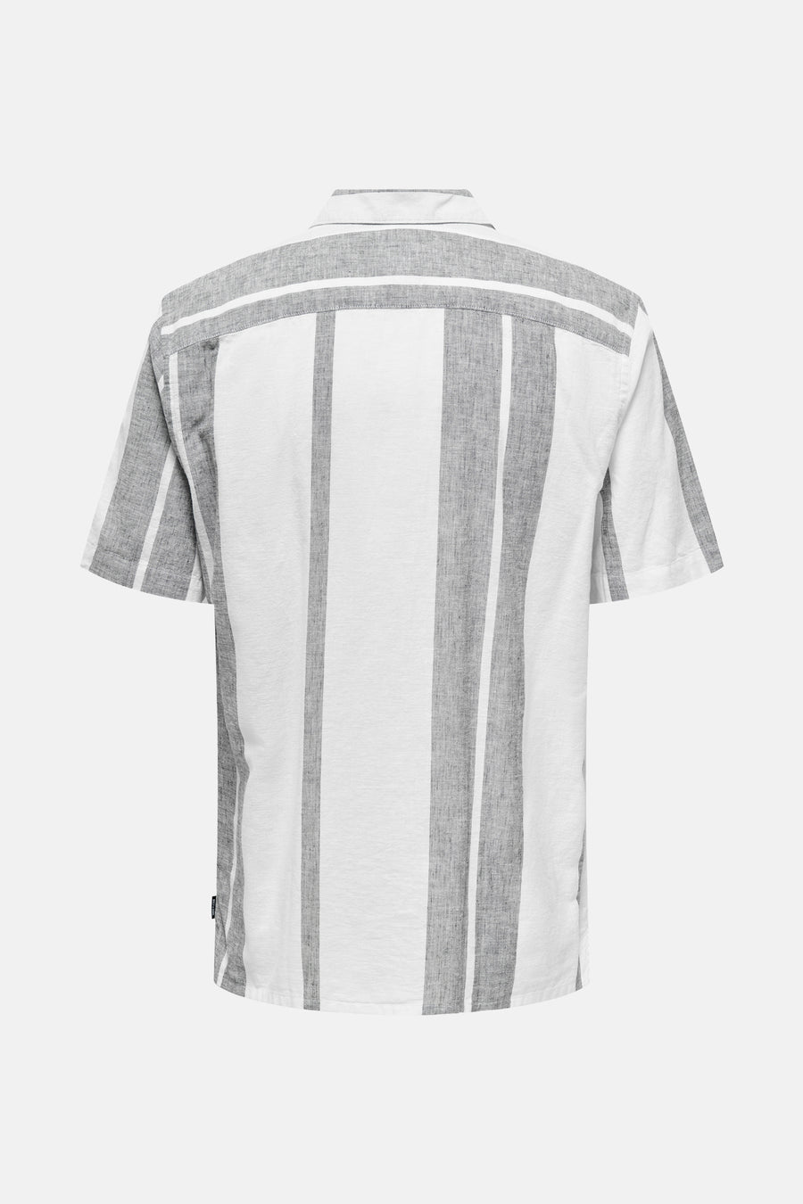 Chemise écru à manches courtes ONLY & SONS® avec rayures verticales et col dans le dos.