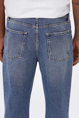 Jean wide bleu de ONLY & SONS® avec des poches arrière et des rivets.