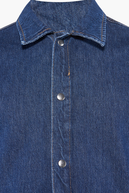 Jean en denim de ONLY & SONS®, avec une encolure classique et des boutons métalliques.
