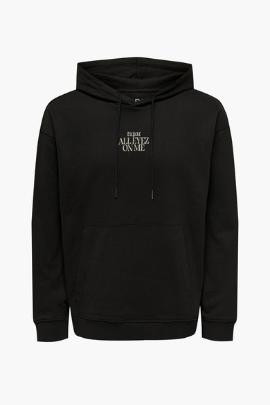 Gilet noir avec capuche de ONLY & SONS®, doté d'une poche et du texte "tupac all eyez on me".