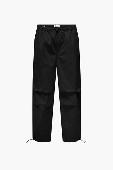 Pantalon noir d'ONLY & SONS, avec cordon de serrage et poches à l'arrière.