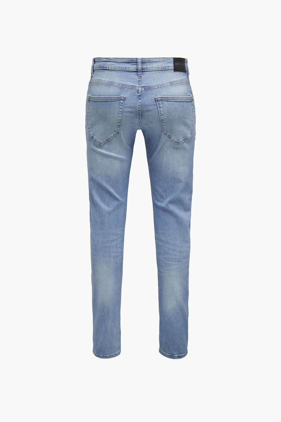 Jean slim fit bleu clair d'ONLY & SONS, avec un lavage subtil et des poches arrière.
