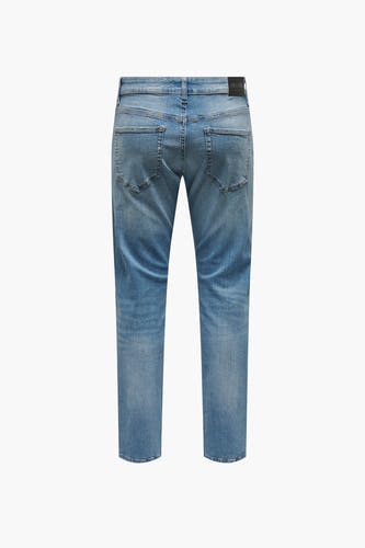 Jean en denim bleu clair droit de ONLY & SONS avec des poches arrière et un étiquette de marque sur la ceinture.