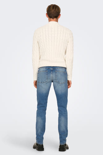Jean en denim bleu clair droit de ONLY & SONS, avec un lavage subtil et des poches arrière.