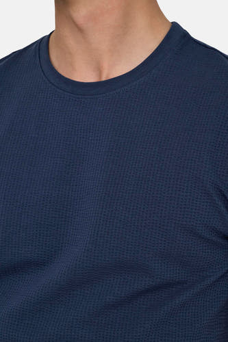 T-shirt bleu à manches courtes de ONLY & SONS®, avec une texture à carreaux et un col rond.