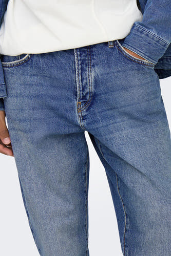 Blauwe tapered jeans van ONLY & SONS, met een verbleekte wassing en een casual pasvorm.